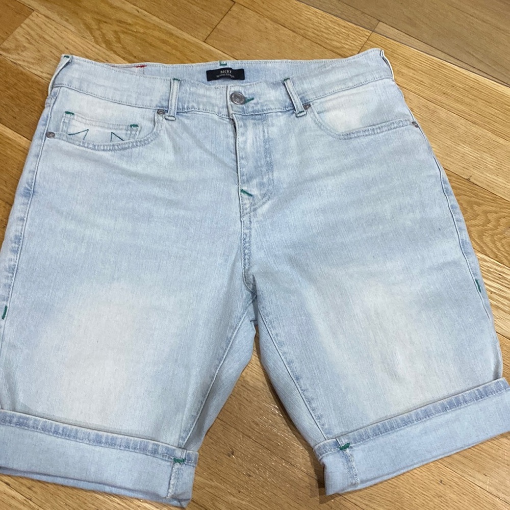 True Religion Ricky relaxed straight Womens roll up shorts.